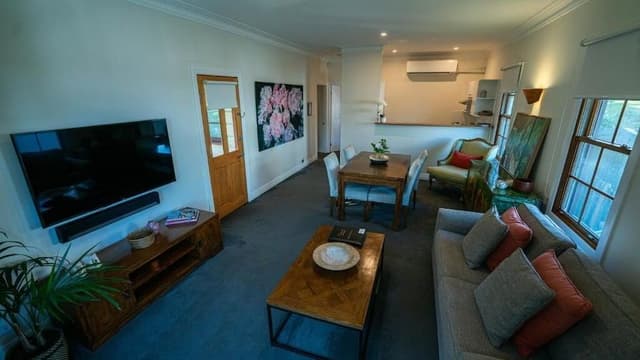 Deluxe King Suite 3