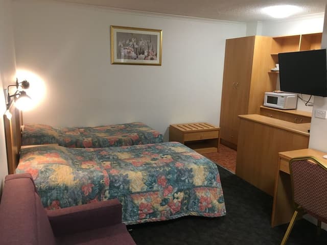 Twin Beds Room