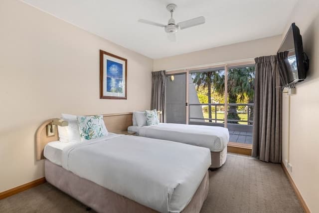 Three Bedroom Apartment with Spa