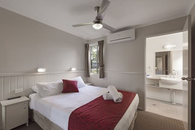 Deluxe 3 Bedroom Cabin