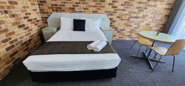Standard Queen Room