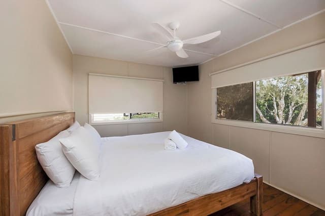 Deluxe Cabin - Sleeps 4 - Dog Friendly