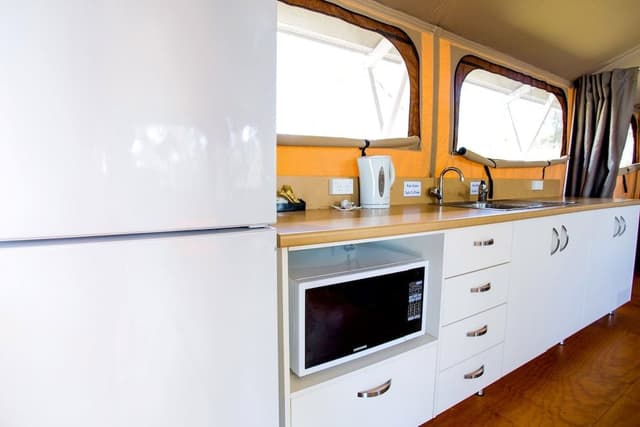 Deluxe Beach Tent - Sleeps 4