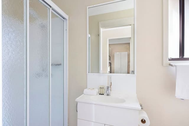 Standard Cabin - Sleeps 6