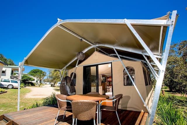 Deluxe Beach Tent - Sleeps 4