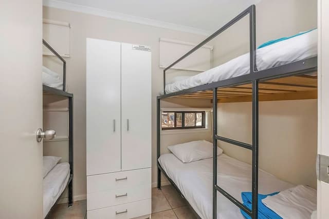 Standard Cabin - Sleeps 6