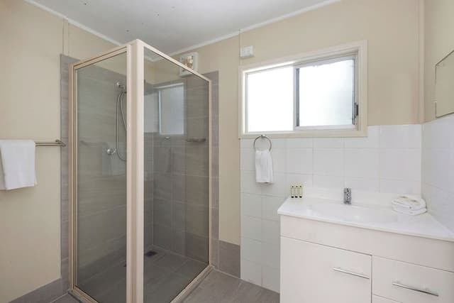 Deluxe Cabin - Sleeps 4 - Dog Friendly