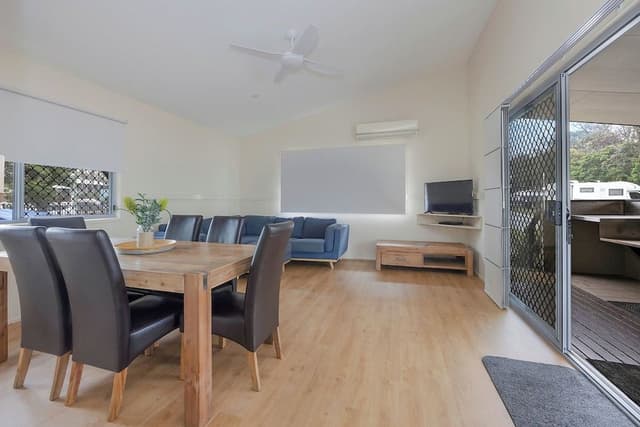 Deluxe Cabin - Sleeps 5 - Accessible