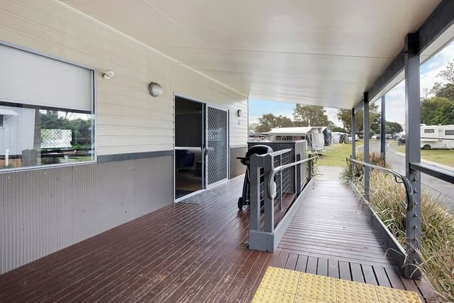 Deluxe Cabin - Sleeps 5 - Accessible