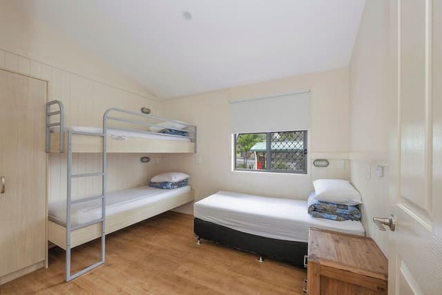 Deluxe Cabin - Sleeps 5 - Accessible