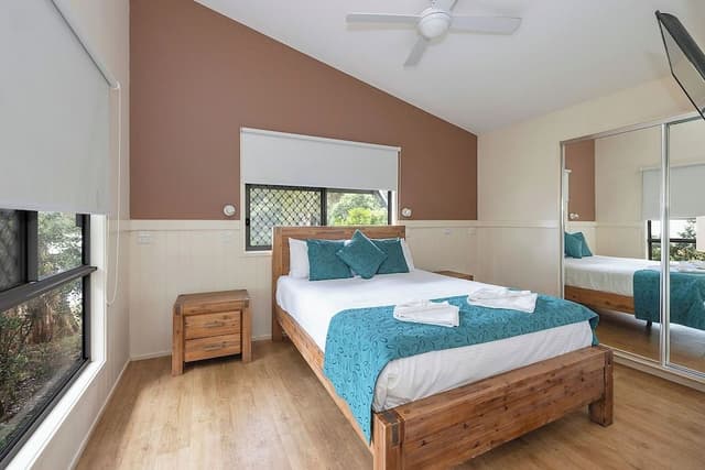 Deluxe Cabin - Sleeps 5 - Accessible