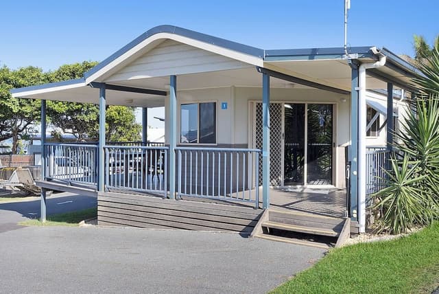 Deluxe Cabin - Sleeps 5 - Dog Friendly