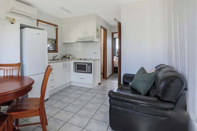 Standard Cabin - Sleeps 4 - Dog Friendly