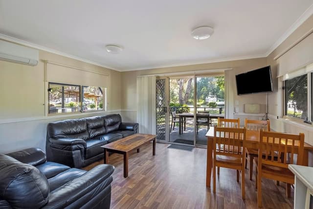 Deluxe Cabin - Sleeps 4