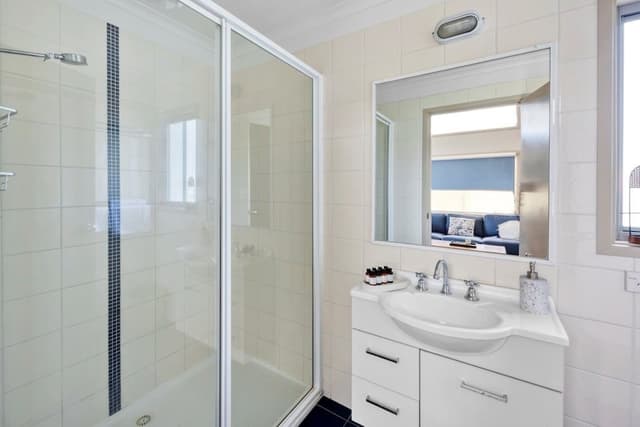 Superior Villa - Sleeps 4 - Dog Friendly