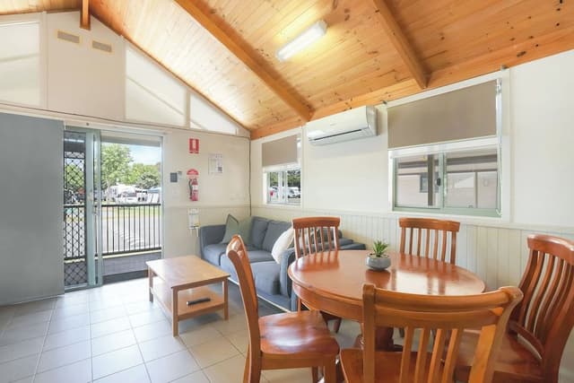 Deluxe Cabin - Sleeps 6