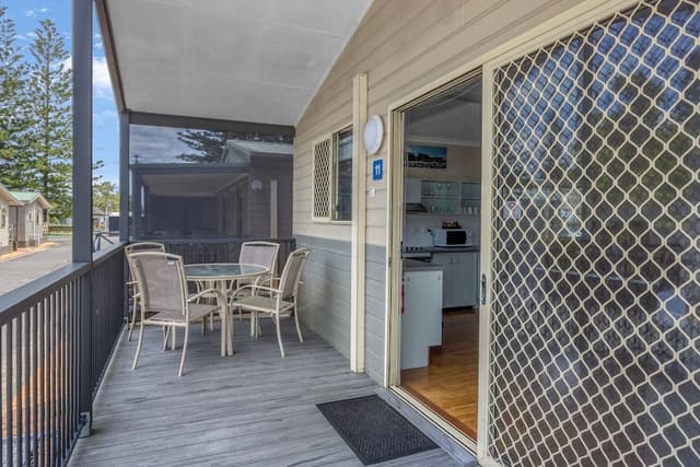 Deluxe Cabin Accessible - Sleeps 4 - Dog Friendly