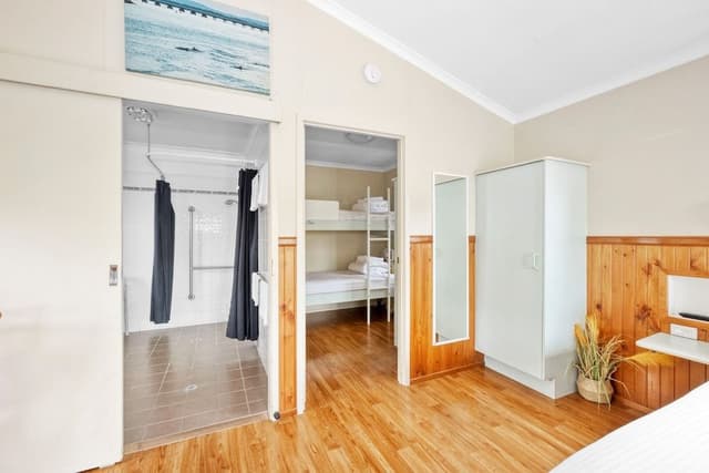 Deluxe Cabin Accessible - Sleeps 4 - Dog Friendly