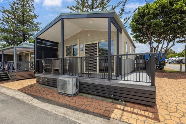 Deluxe Cabin Accessible - Sleeps 4 - Dog Friendly
