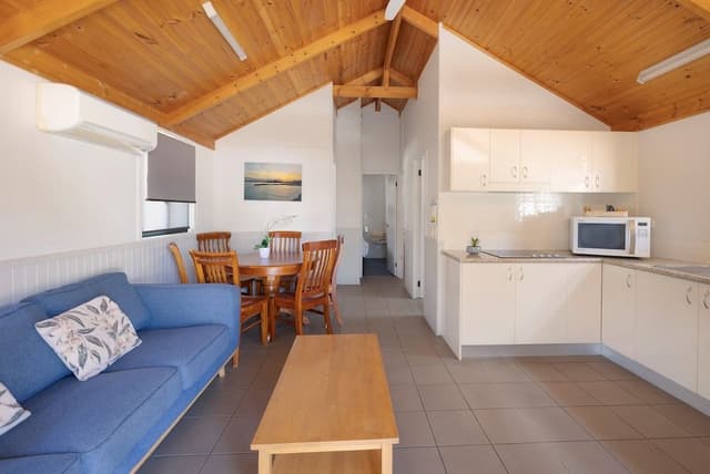 Deluxe Cabin - Sleeps 6
