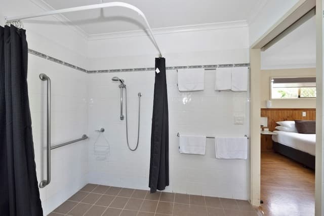 Deluxe Cabin Accessible - Sleeps 4 - Dog Friendly
