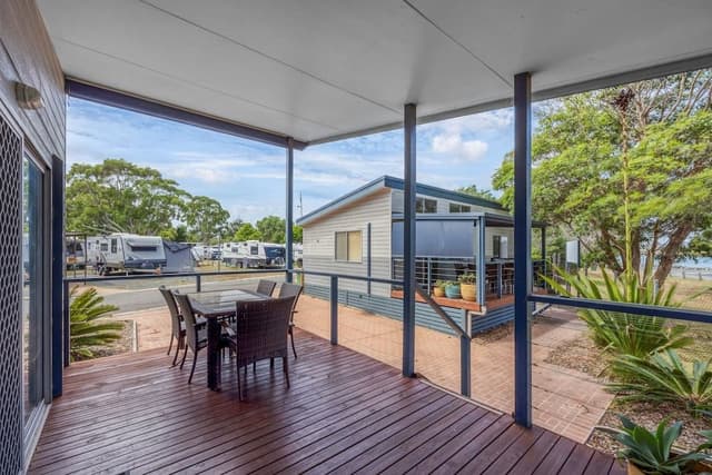 Superior Villa - Sleeps 4 - Dog Friendly