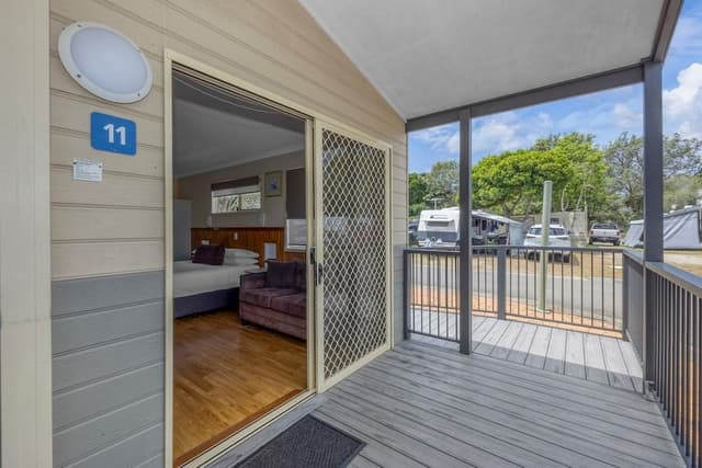 Deluxe Cabin Accessible - Sleeps 4 - Dog Friendly