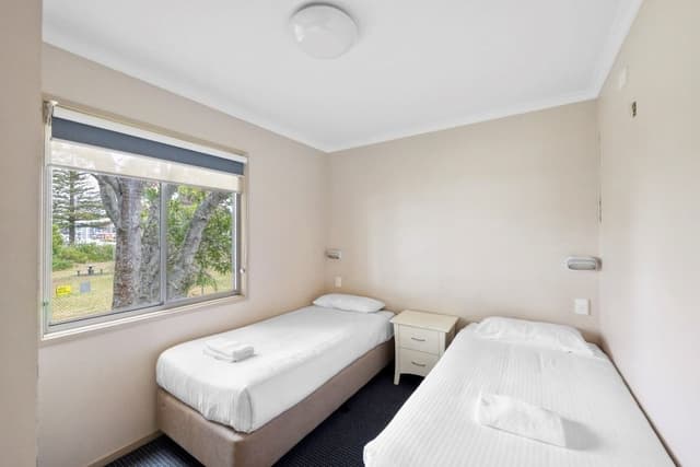Superior Villa - Sleeps 4 - Dog Friendly