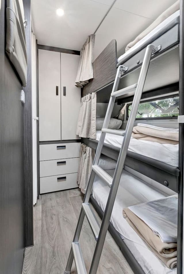 Jayco Van - Sleeps 5