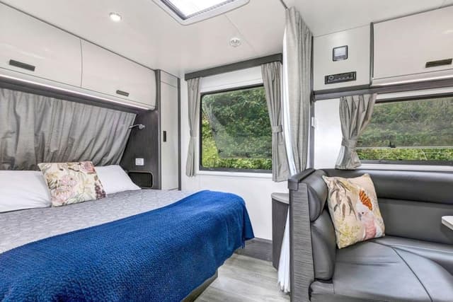 Jayco Van - Sleeps 5