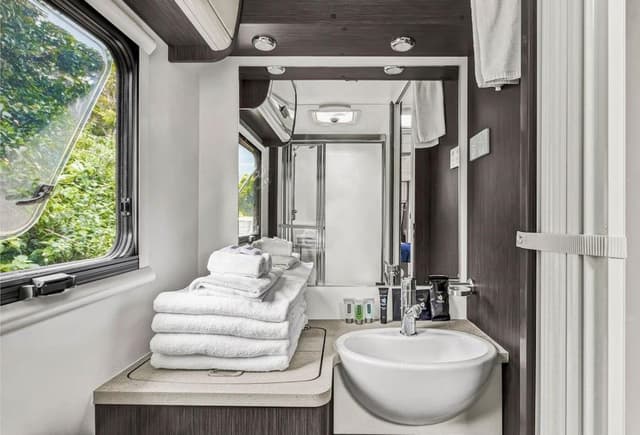 Jayco Van - Sleeps 5