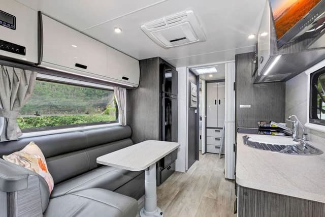 Jayco Van - Sleeps 5