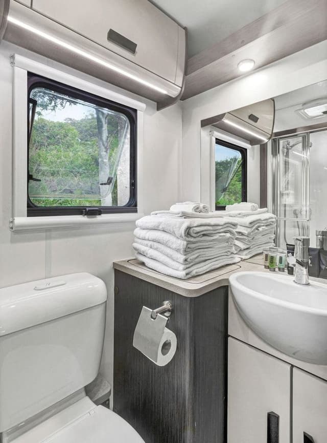 Jayco Van - Sleeps 5