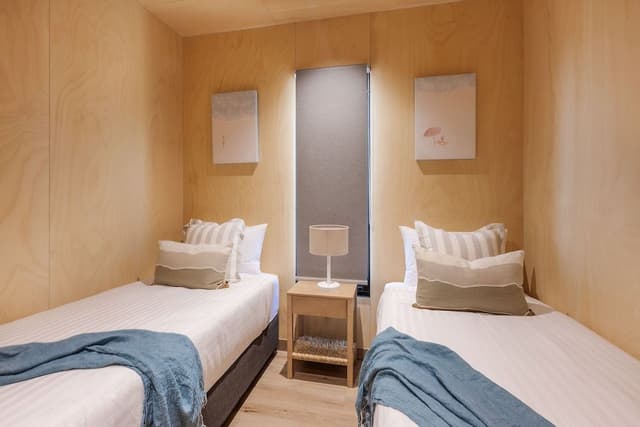 Superior Villa - Sleeps 4 - Dog Friendly