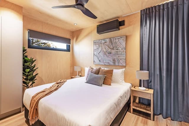 Superior Villa - Sleeps 4 - Dog Friendly