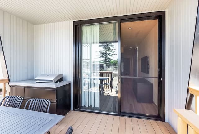 Superior Villa - Sleeps 4 - Dog Friendly