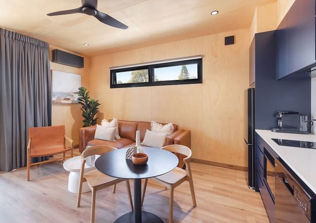 Superior Villa - Sleeps 4 - Dog Friendly