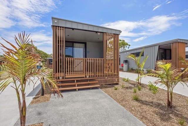 Superior Villa - Sleeps 4 - Dog Friendly