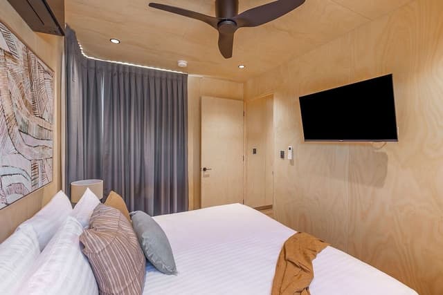 Superior Villa - Sleeps 4 - Dog Friendly