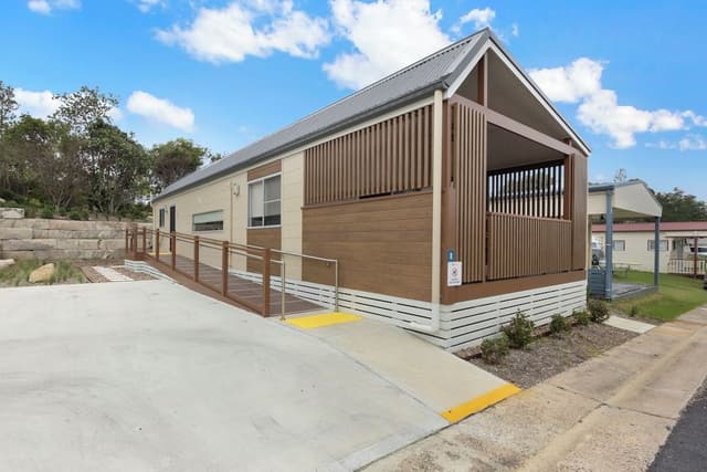 Premium Cabin - Sleeps 5 - Accessible