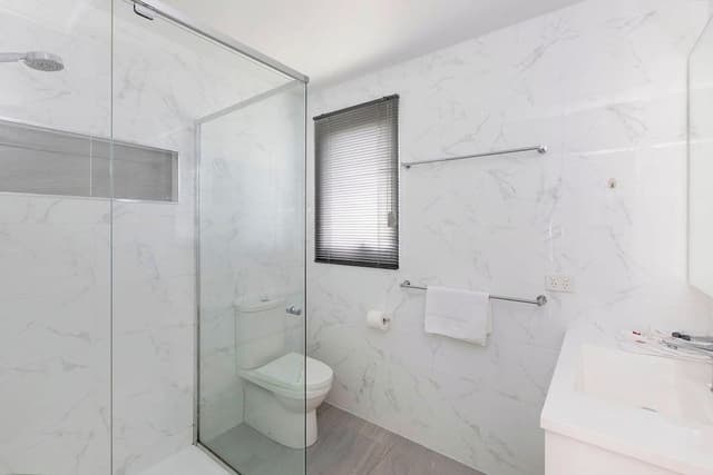 Superior Villa - Sleeps 6 - Dog Friendly