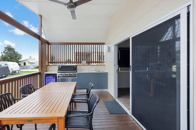 Premium Cabin - Sleeps 5 - Accessible