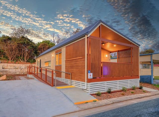 Premium Cabin - Sleeps 5 - Accessible