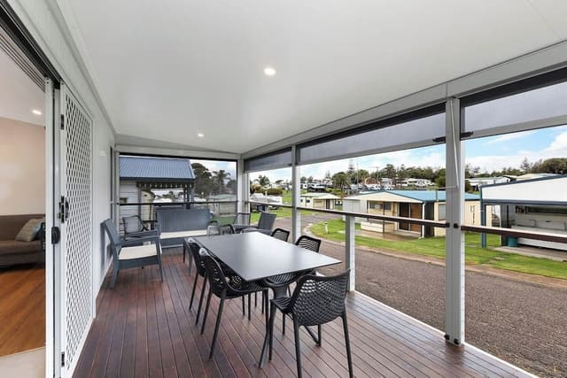 Superior Villa - Sleeps 6 - Dog Friendly