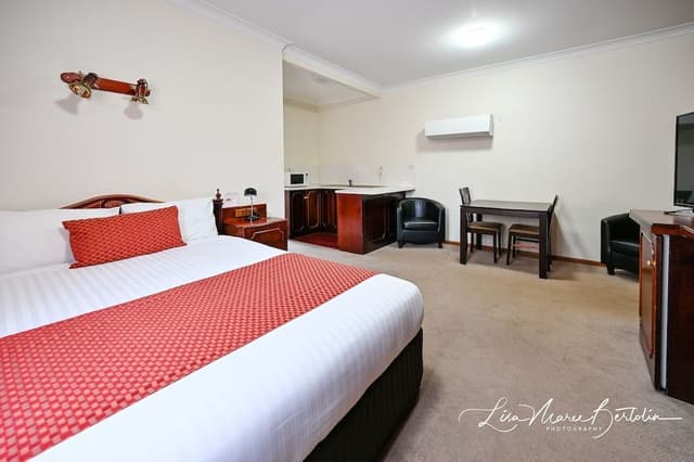 Family Room, 1 Bedroom