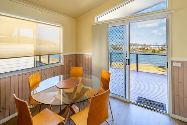 Watefront Deluxe Spa Cabin