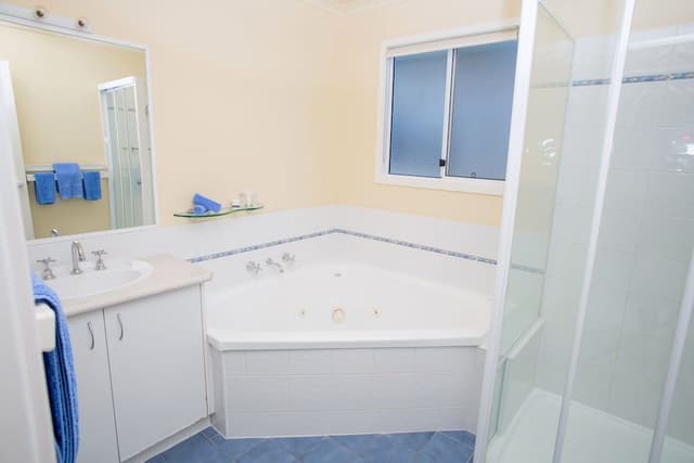 Watefront Deluxe Spa Cabin