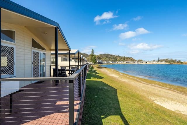 Watefront Deluxe Spa Cabin