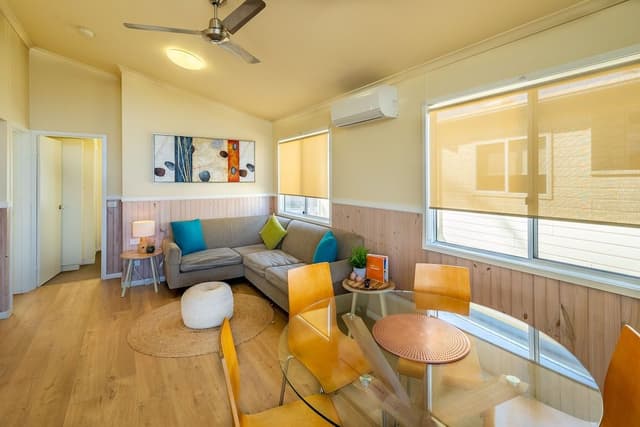 Watefront Deluxe Spa Cabin