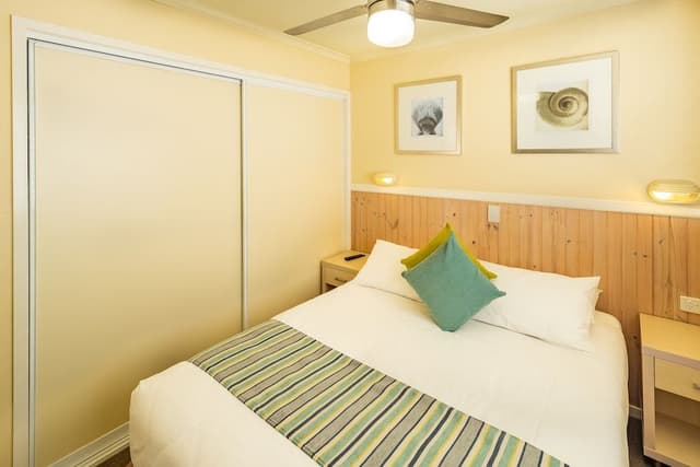 Watefront Deluxe Spa Cabin